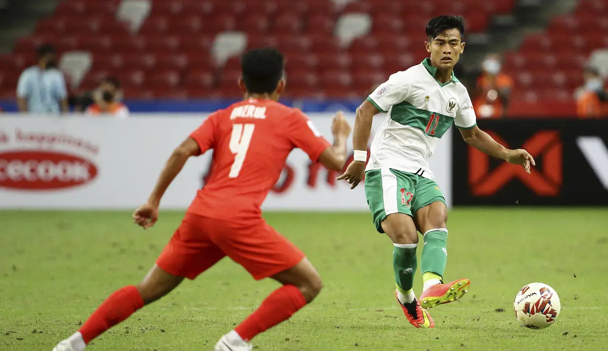 Pratama Arhan. Bek sayap kiri Timnas Indonesia berusia 20 tahun ini tampil apik sejauh ini. Dua gol dan dua assist mampu disumbangkannya. Sayang, pemain yang mempunyai kemampuan lemparan jarak jauh ciamik ini tidak turun di final leg pertama akibat akumulasi kartu kuning. (AP/Suhaimi Abdullah)