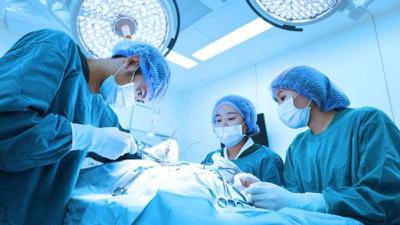 Terobosan Medis di Inggris, Operasi Otak dengan Bantuan AI Pertama di Dunia