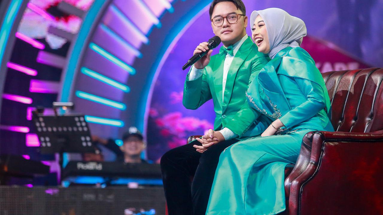Tidak hanya menemani Danang Pradana unjuk suara di atas panggung, Hemas Nura juga melakukan chit chat. Selama proses tersebut, Danang mengingatkan untuk tulus menjawab dan sadar di mana arah kamera.
