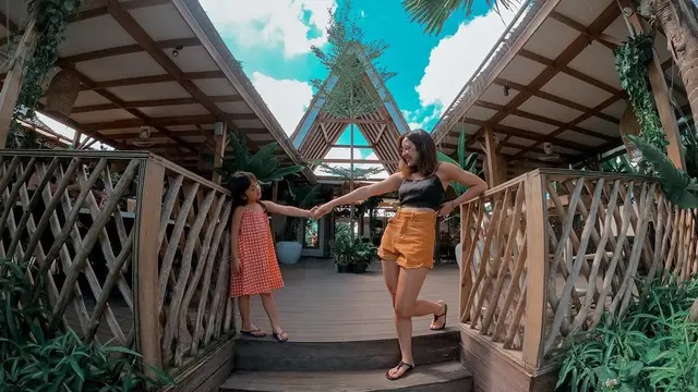 6 Potret Liburan Gisella Anastasia dan Gempi, Kompak Bak Kakak Adik