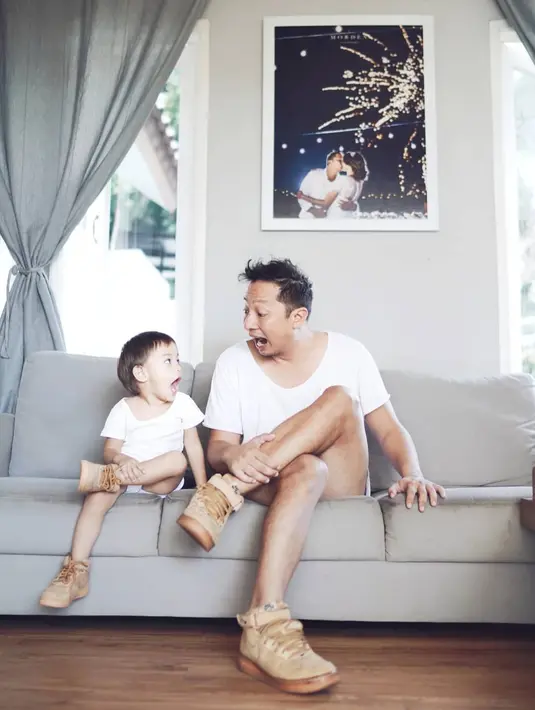 "Kenapa gue mau puasa full karena memang kewajiban dan karena gue sudah menjadi bapak. Jadi malu lah masa sudah punya anak puasa masih boling gitu," kata Ringgo Agus Rahman.  (Instagram/ringgoagus)