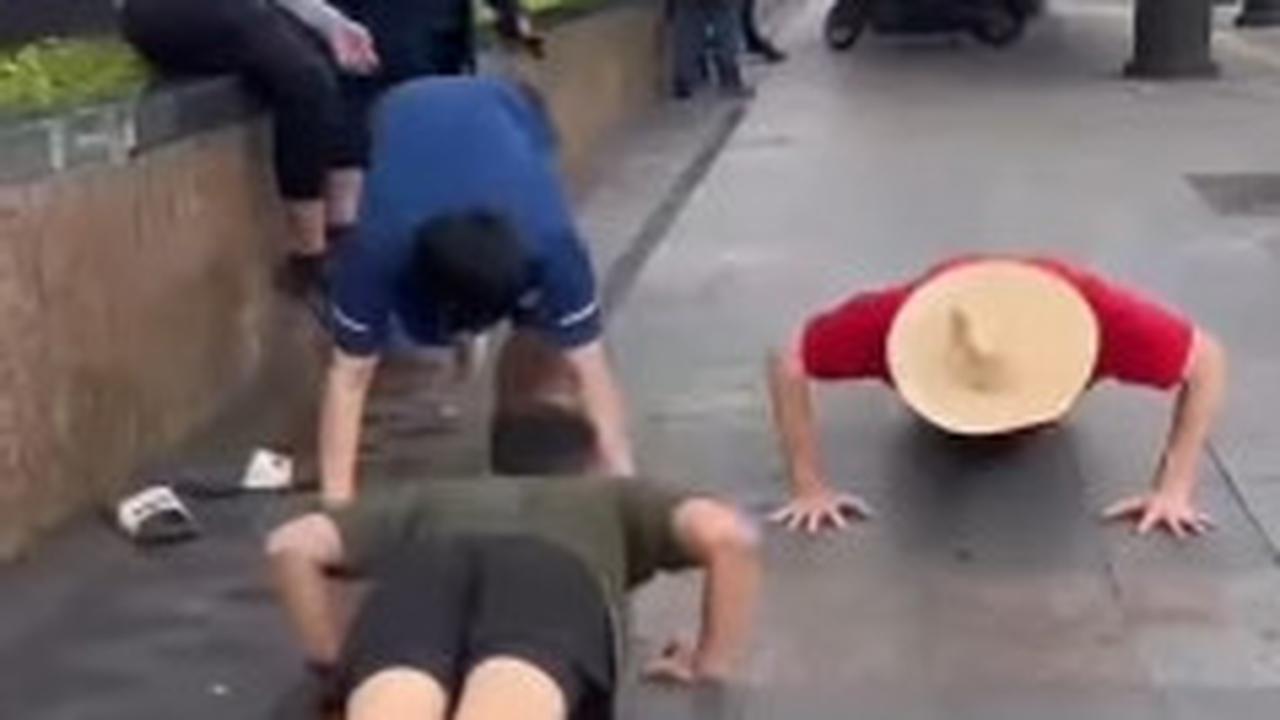 Usia 68 Tahun, Bos Jalan Tol Bikin Pemuda Nyerah saat Lomba Push Up 'Umur Hanya Angka