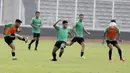 Pemain Timnas Indonesia, Andik Vermansah, melepaskan tendangan saat latihan di Stadion Madya Senayan, Jakarta, Rabu (21/11). Latihan ini persiapan jelang laga Piala AFF 2018 melawan Filipina. (Bola.com/M. Iqbal Ichsan)