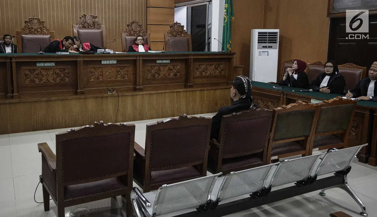 Suasana sidang kasus ujaran kebencian (Hate Speech) di media sosial Twitter, Ahmad Dhani di Pengadilan Negeri Jakarta Selatan, Senin (30/4). Sidang tersebut beragendakan tanggapan Jaksa penuntut umum. (Liputan6.com/Faizal Fanani)