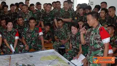 Citizen6, Surabaya: Hari pertama Gladi Posko ini, para siswa Kesehatan diberikan materi pelajaran teori, kemudian dihari kedua, akan melakukan simulasi dengan bermain  TFG (Tactical Flour Game) di longe room Pusdikkes Kobangdikal. (Pengirim: Penkobangdika