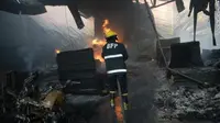 Kebakaran di pabri sanda-sepatu di Filipina. (CNN)