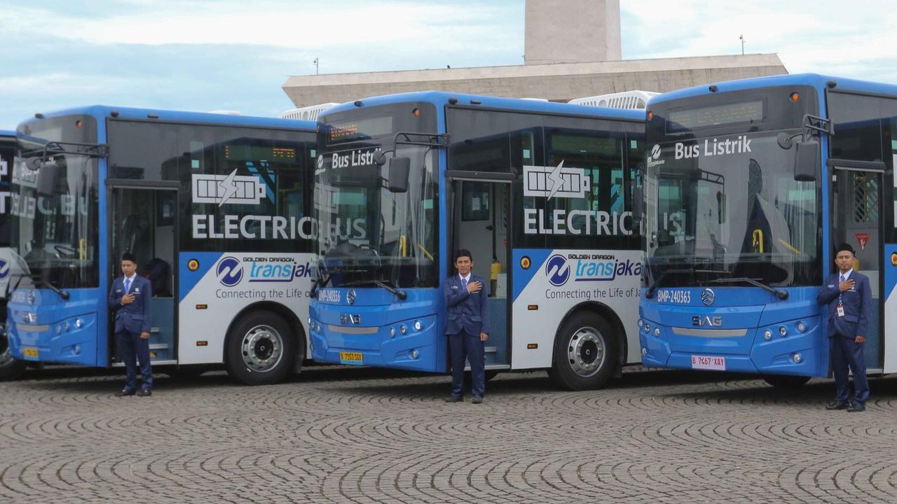 TransJakarta Listrik di Monas