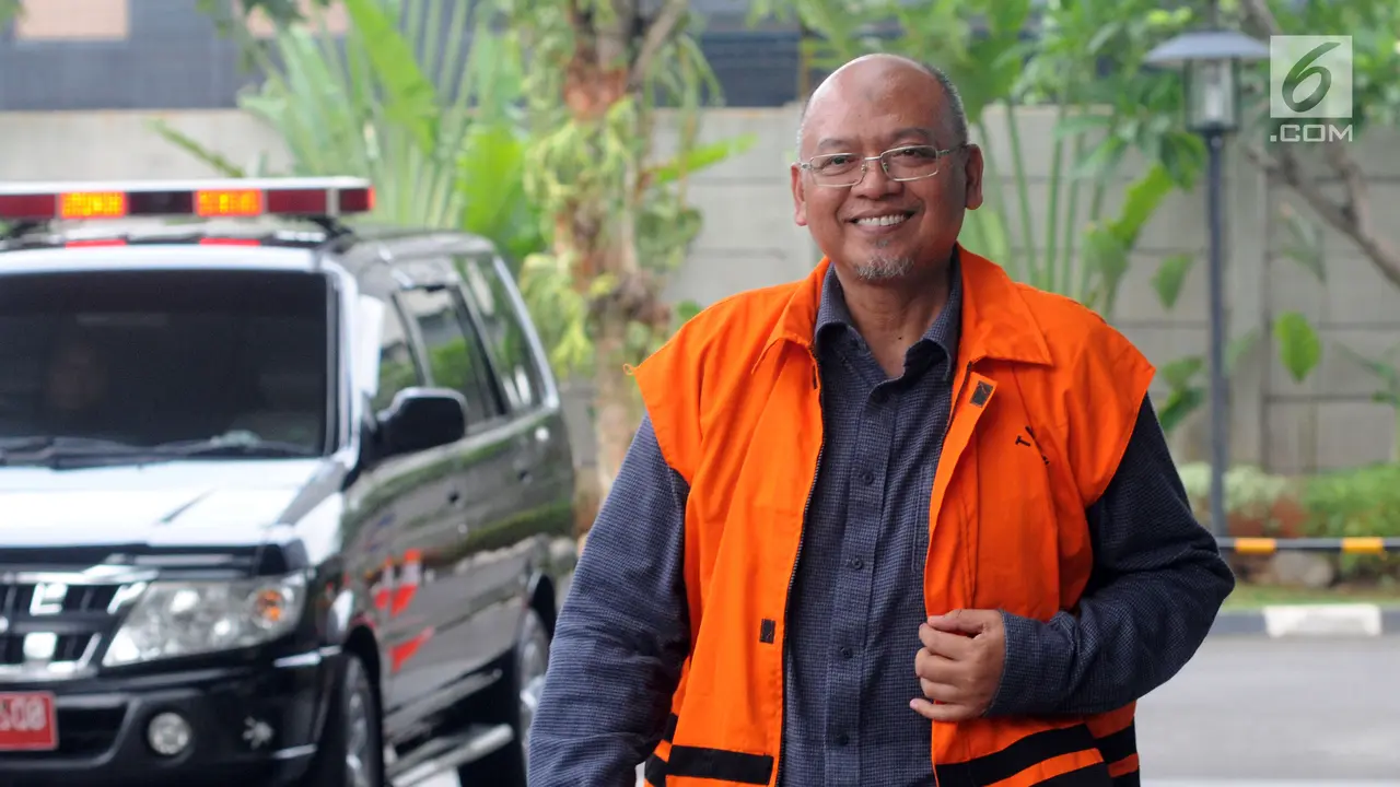 Senyum Bupati Nonaktif Malang Jelang Diperiksa KPK