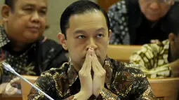 Menteri Perdagangan,Thomas Trikasih Lembong mengikuti Raker dengan Komisi VI DPR di Kompleks Parlemen,Jakarta, (3/2). Ada 4 aspek revitalisasi yaitu revitalisasi fisik, manajemen, sosial budaya, dan ekonomi. (Liputan6.com/JohanTallo)