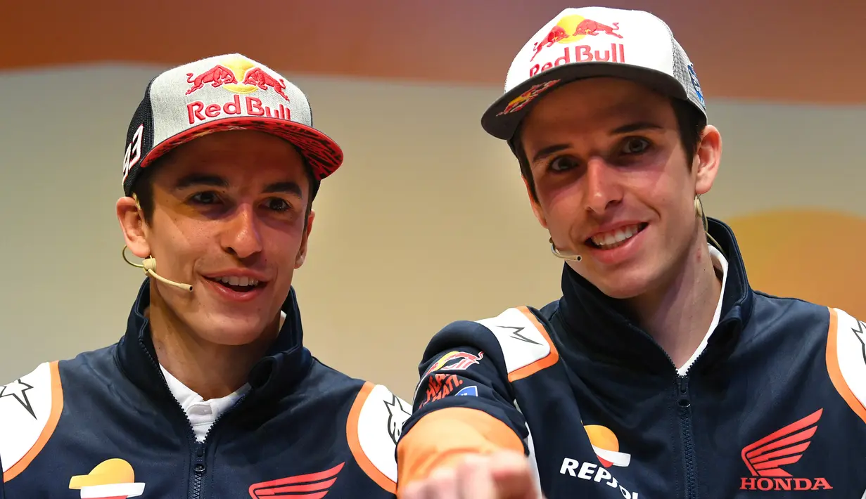 Marc dan Alex Marquez. Marc Marquez, 29 tahun, 4 tahun lebih tua dari Alex Marquez. Marc Marquez telah mengoleksi 6 gelar dunia MotoGP, 1 gelar Moto2 dan 1 gelar kelas 125cc sejak debut pada 2008. Alex Marquez masing-masing meraih 1 gelar Moto2 dan Moto3 sejak debut pada 2012. (AFP/Gabriel Bouys)