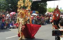 Tak hanya warga Jember, warga kota lain turut saksikan JFC 2015