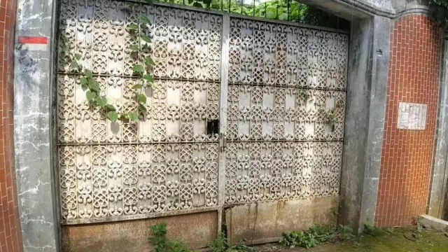 Rumah artis 80-an terbengkalai