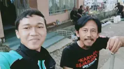 Selfie dulu dengan sang preman, Epy Kusnandar  (Source: Instagram.com/newdramaojol.id)