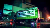 Salut! Donasi ke Sulawesi Barat, Bonek Disambut Suporter PSM