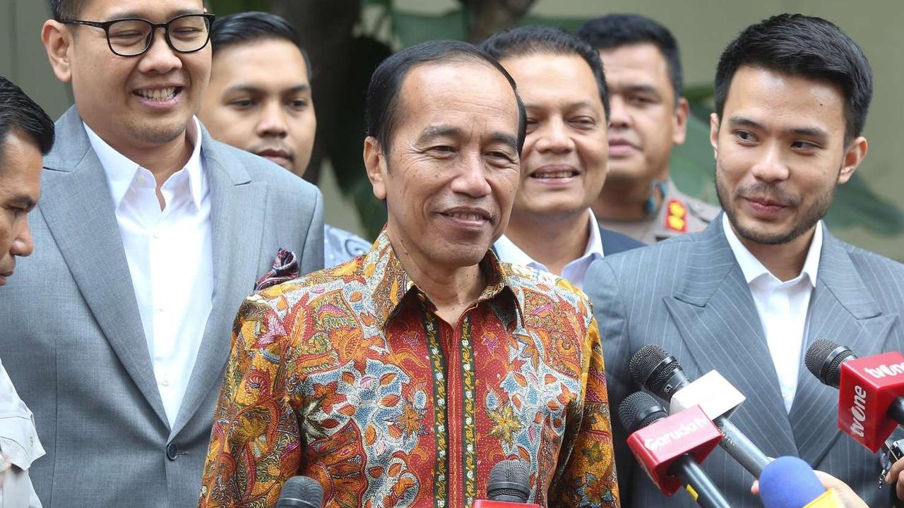 FOTO: Senyum Jokowi Laporkan Kasus Ijazah Palsu ke Polda Metro Jaya, Siap Diproses Digital Forensik