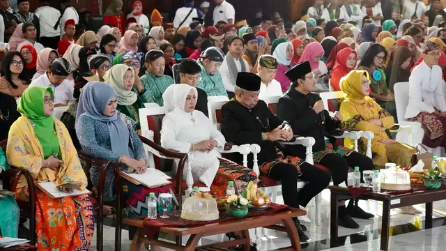 Menteri Sosial Saifullah Yusuf (Gus Ipul) dan Wakil Menteri Sosial Agus Jabo Priyono menghadiri peringatan Hari Kartini 2025 di kantor Kementerian Sosial, Jakarta, Senin (21/4/2025).
