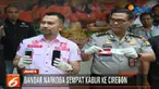 Disana ia mencari dukun agar tak mampu mendeteksi keberadaannya atau bahkan agar tidak tertangkap polisi.