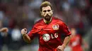 Penyerang Leverkusen, Admir Mehmedi melakukan selebrasi usai mencetak gol ke gawang Lazio pada leg kedua Liga Champions di Leverkusen, Jerman, (26/8/2015). Leverkusen menang atas Lazio dengan skor 3-0. (AFP PHOTO/Patrik STOLLARZ)
