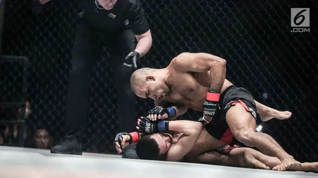 FOTO: Petarung Rene Catalan Bungkam Petarung China di One Championship