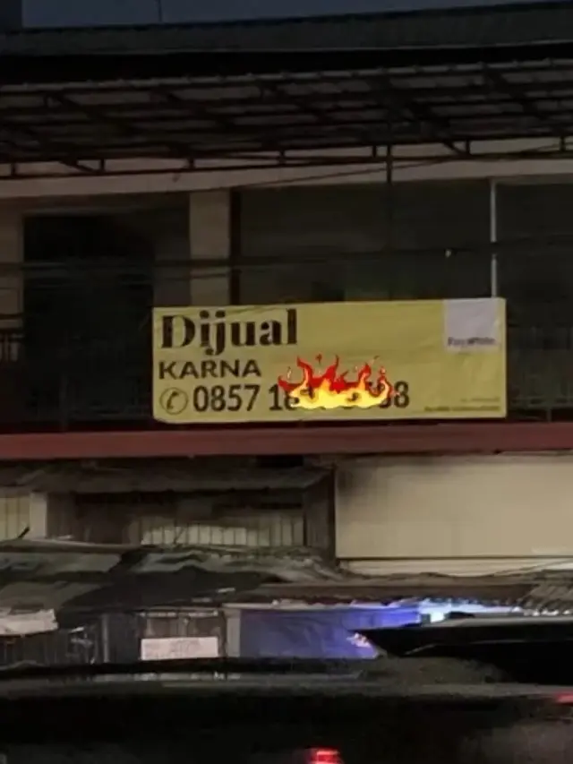 Spanduk Tak Lengkap Lucu