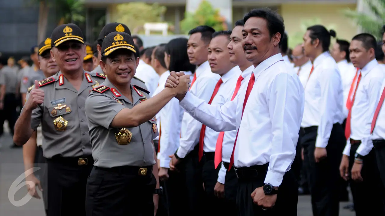 20170118- Kapolri Berikan Penghargaan untuk 87 Personel -Jakarta-Gempur M Surya