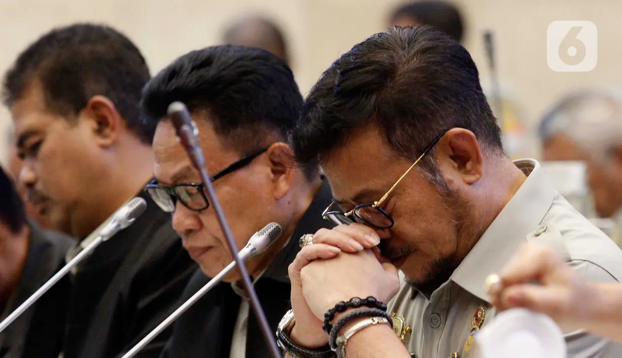 Menteri Pertanian Syahrul Yasin Limpo (kanan) saat rapat kerja dengan Komisi IV DPR di Gedung Nusantara, Kompleks Parlemen, Senayan, Jakarta, Senin (17/2/2020). Rapat ini tindak lanjut dari Rapat Dengar Pendapat (RDP) sebelumnya terkait program kerja tahun anggaran 2020. (Liputan6.com/Johan Tallo)