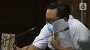 Terdakwa kasus dugaan suap penghapusan red notice atas nama Djoko S Tjandra, Brigjen (Pol) Prasetijo Utomo saat menjalani sidang lanjutan di Pengadilan Tipikor Jakarta, Senin (16/11/2020). Sidang menyimak keterangan saksi-saksi. (Liputan6.com/Helmi Fithriansyah)