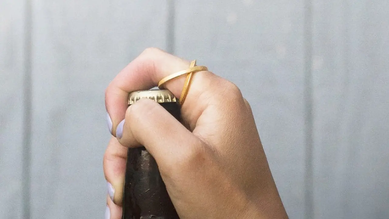Botol Bisa Menempel di Kepala