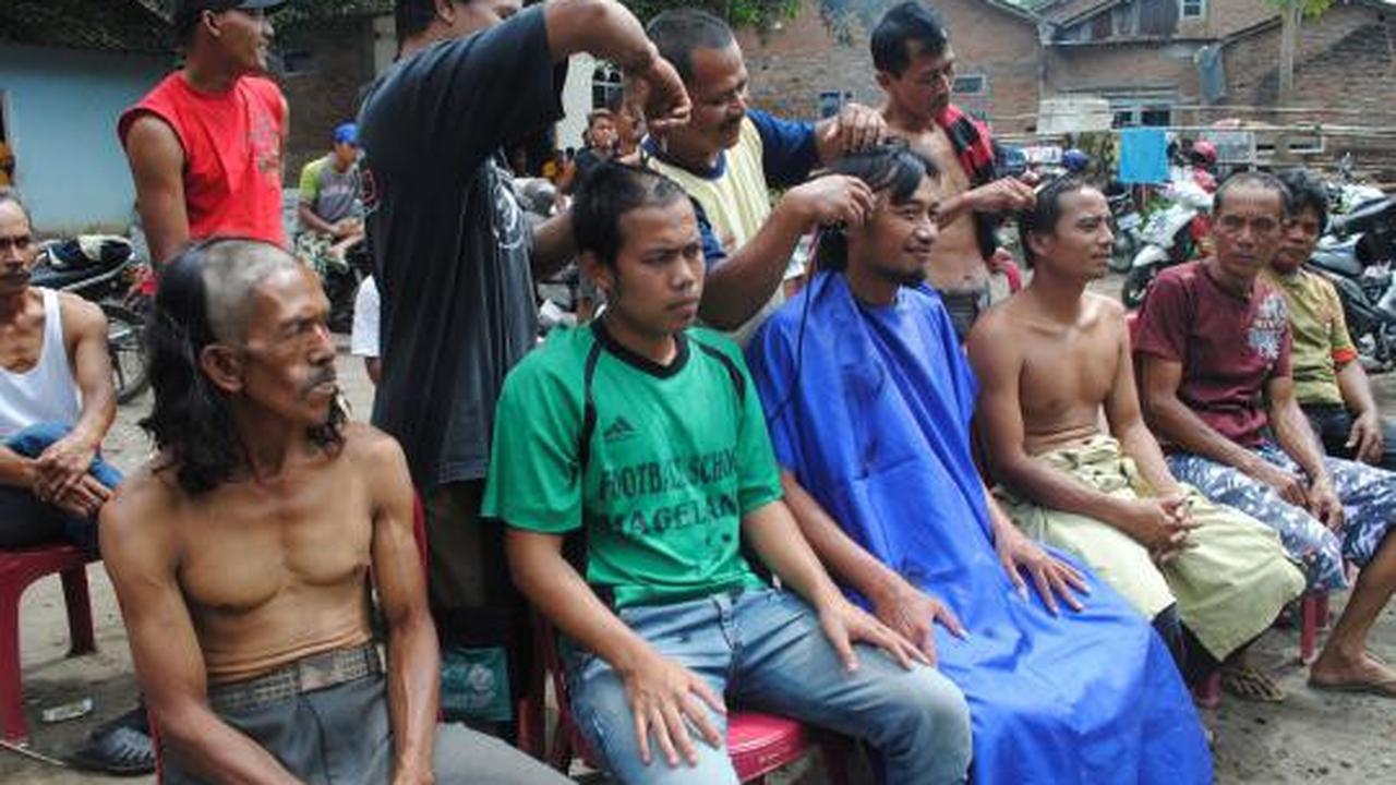 2 Terdakwa kasus bambu bebas, warga Magelang cukur gundul massal