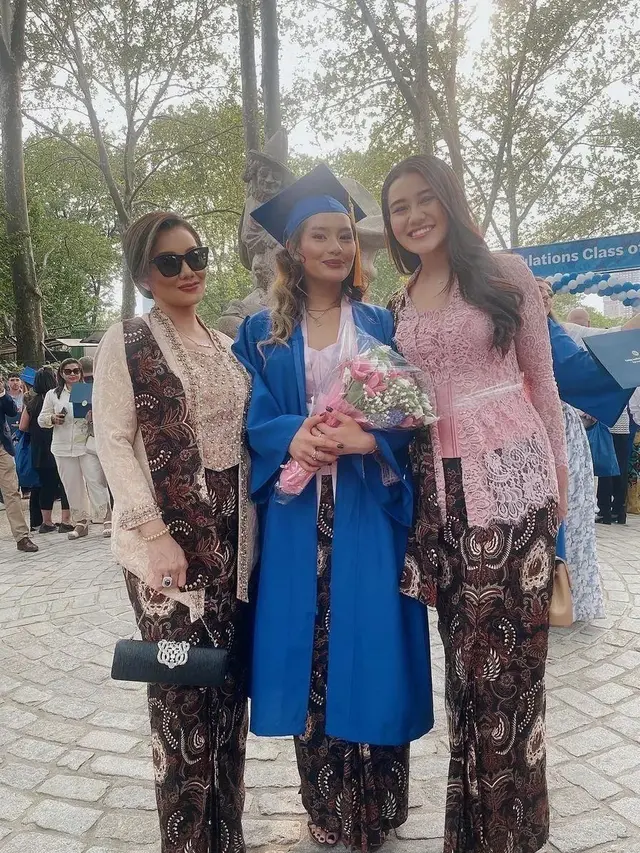 7 Potret Wisuda Zahwa Massaid, Putri Reza Artamevia di New York