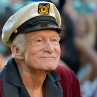 Namun kini, semuanya tinggal kenangan. Seperti yang diwartakan beberapa media bahwa Hugh Hefner telah tutup usia. Ia meninggal dalam usia 91 tahun dan sampai sekarang belum diketahui penyebabnya. (AFP/Charley Gallay)