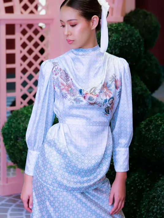 Attire: Benang Jarum, Makeup: Laura Mercier, Hair: Shisheido Professional, Model: Eva from Studio47, Lokasi: Plaza Indonesia.