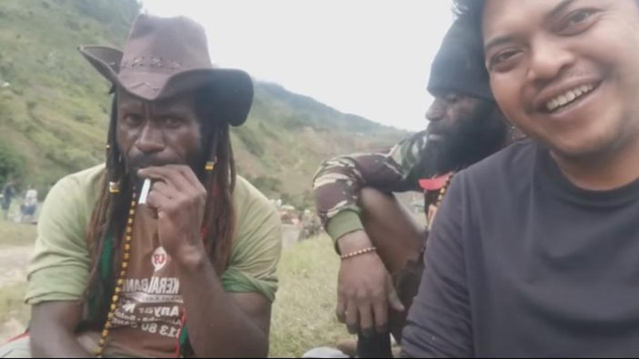 Ngeri-ngeri Sedap, Prajurit TNI Ngopi Bareng Mantan OPM 'Kalau Kita Jahat Jangan Tanya, Kalau Kita Baik Mereka Seperti Malaikat