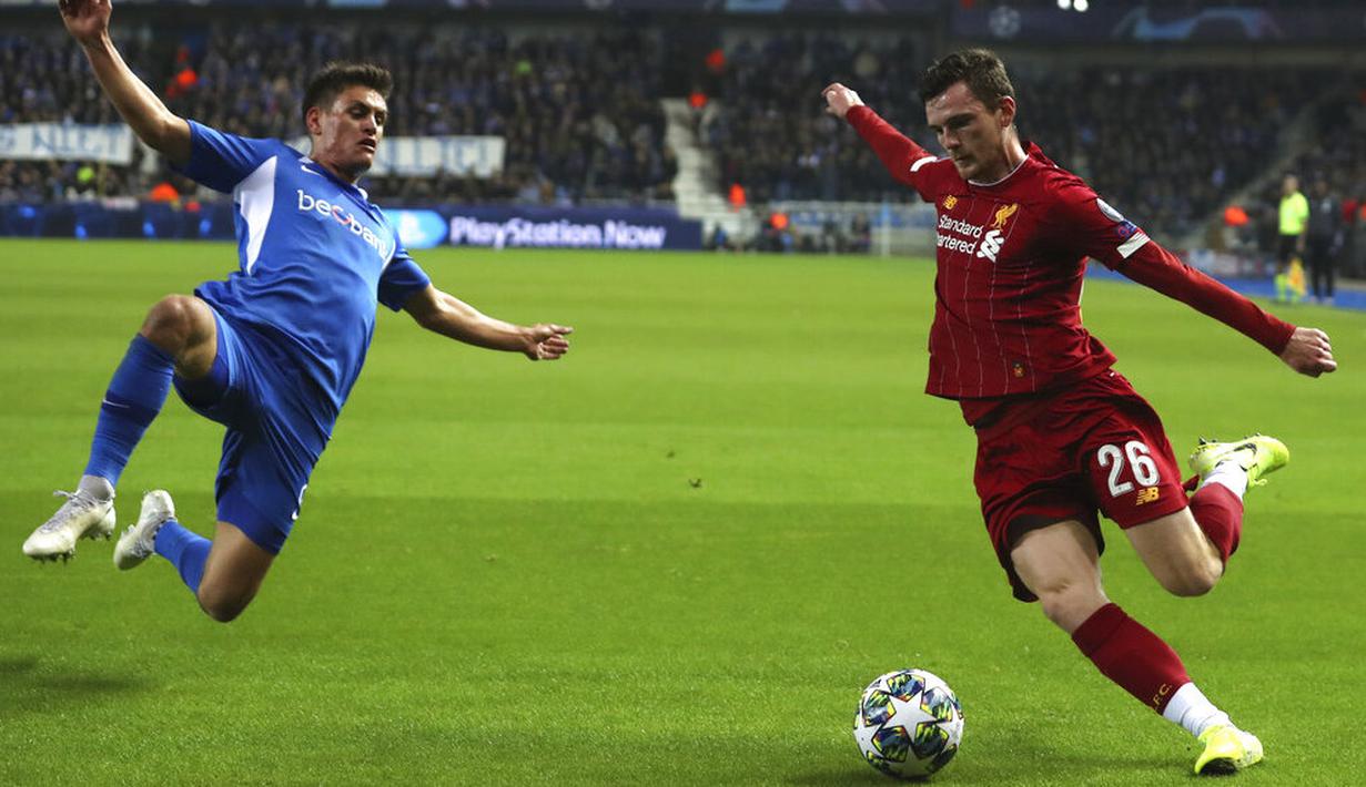 Bek Liverpool, Andrew Robertsone, melepaskan tendangan ke gawang KRC Genk pada laga Liga Champions 2019 di KRC Genk Arena, Rabu (23/10). Liverpool menang 4-1 atas KRC Genk. (AP/Francisco Seco)