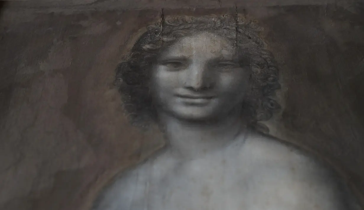 Lukisan 'Monna Vanna' atau dikenal dengan 'Mona Lisa Telanjang' ditunjukkan di Museum Conde, Chantilly, Prancis, Senin (11/3). 'Monna Vanna' diyakini dilukis oleh Leonardo da Vinci. (Kenzo Tribouillard/AFP)