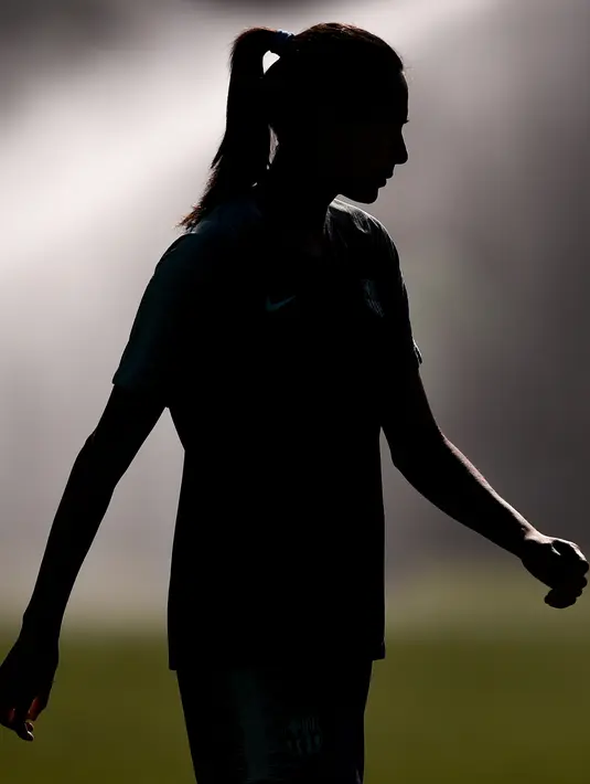 Striker Barcelona asal Brasil Andressa Alves mengambil bagian dalam sesi latihan di Joan Gamper Sports City, Barcelona (15/5/2019). Tim wanita Barcelona akan bertanding melawan wakil Prancis, Lyon pada final Liga Champions di stadio Groupama Arena, kota Budapets, Hungaria. (AFP Photo/Josep Lago)