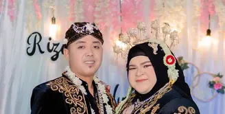 Usai menangkan medali emas di PON XXI Aceh-Sumut, Nurul Akmal dipersunting sang kekasih. Digelar secara sederhana, Nurul Akmal dan Rizaldi Widia Nanda menikah dalam balutan adat Jawa[ [@nurulakmal_12]