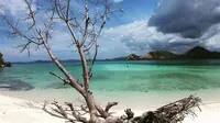 Pulau Rinca di kawasan Taman Nasional Komodo, Labuan Bajo, NTT. (dok.Instagram @travelsparksid/https://www.instagram.com/p/BqoxL8mgwNS/Henry