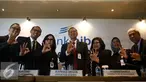 Dirut PT Bank Pembangunan Daerah Jawa Barat dan Banten, Tbk (BJBR) Ahmad Irfan (tengah) saat Analyst Meeting 2Q 2016, Jakarta, Kamis (28/7). Bank BJB pada Triwulan II 2016 berhasil meraih nilai laba bersih sebesar Rp 905 M (Liputan6.com/Angga Yuniar)