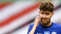 Pemain Chelsea, Jorginho, tampak kecewa usai ditaklukkan Sheffield United pada laga Premier League di Stadion Bramall Lane, Sabtu (11/7/2020). Chelsea kalah tiga gol tanpa balas. (Peter Powell/Pool via AP)