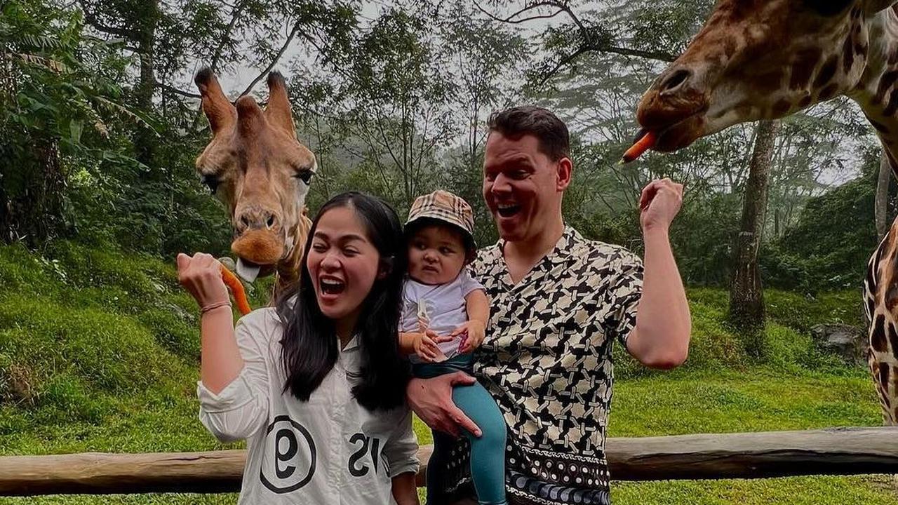 Potret Kompak Gracia Indri dan Gisela Cindy saat Liburan di Indonesia, Bawa Baby Nova Jalan-jalan ke Taman Safari