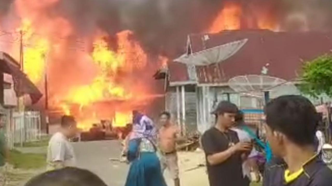 30 Rumah di Rokan Hilir Diamuk Si Jago Merah, Kebakaran Terjadi Jelang Waktu Salat Jumat