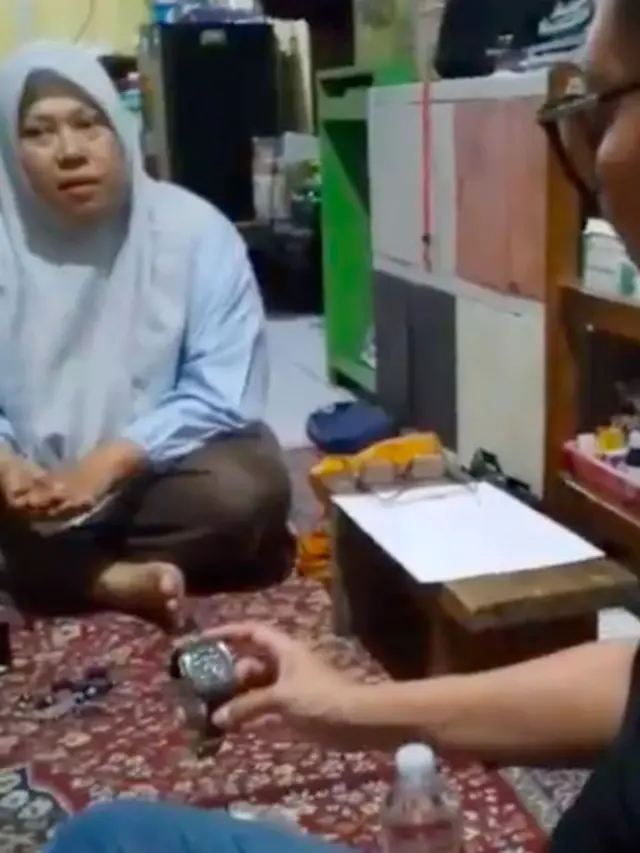 Jam tangan mewah merek Richard Mille milik politisi NasDem, Ahmad Sahroni, yang sempat raib saat rumahnya dijarah massa dikembalikan. (Istimewa)