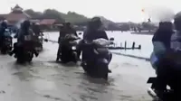 VIDEO: Banjir Rob Putus Jalan Utama Pantura-Pamanukan