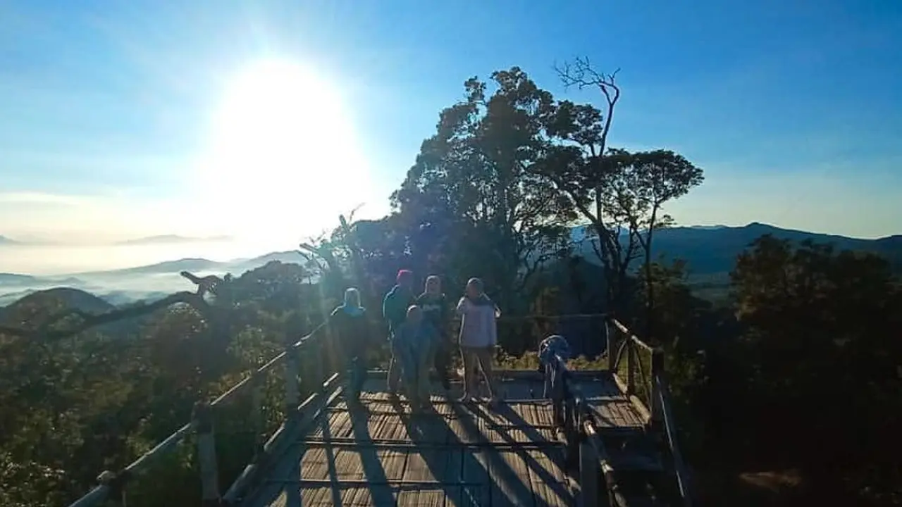 Gunung Cadaspanjang di Bandung Jawa Barat.