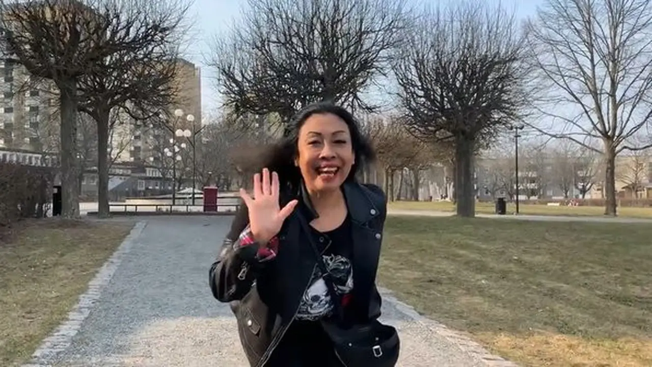 Euis Darliah saat ini tinggal di Swedia
