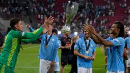 Hasil ini menjadi gelar keempat yang diraih Manchester City di 2023. Ini sekaligus menjadi gelar pertama bagi Manchester City di musim 2023/2024. (AP Photo/Thanassis Stavrakis)