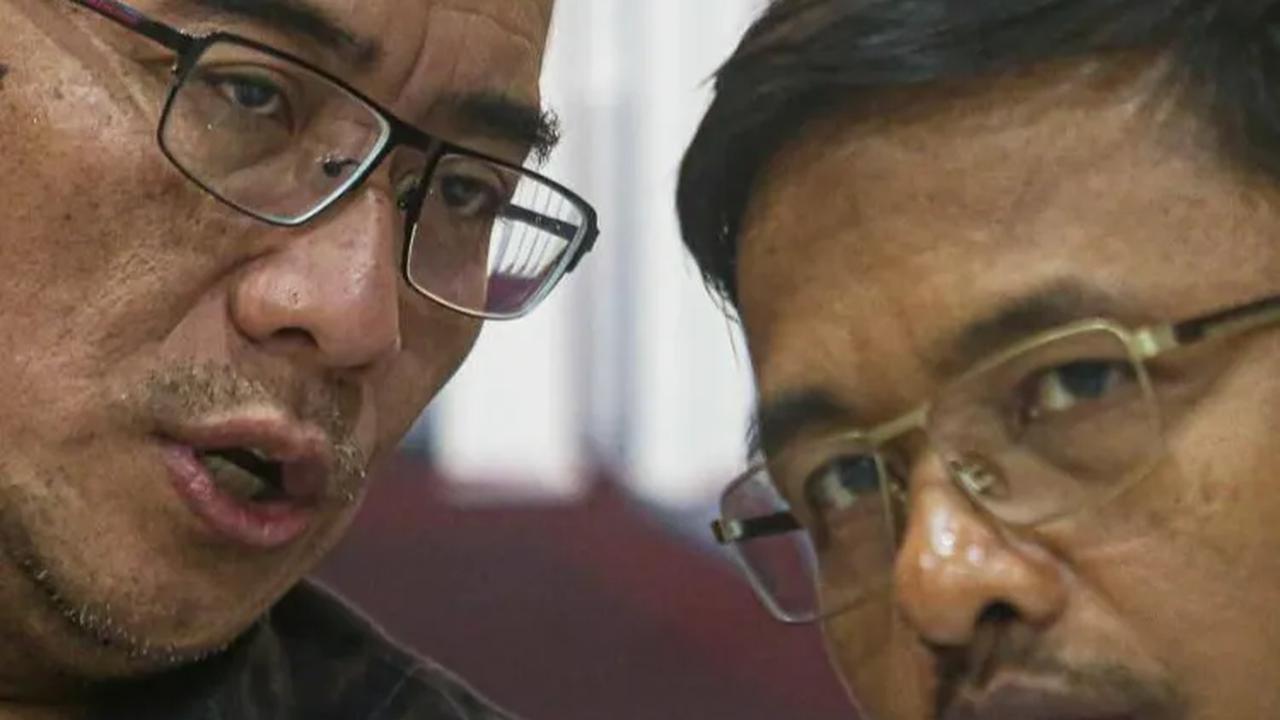 KPU juga menjadwalkan jam pendaftaran pasangan calon Capres-Cawapres mulai dari pukul 08.00 WIB sampai dengan 16.00 WIB.