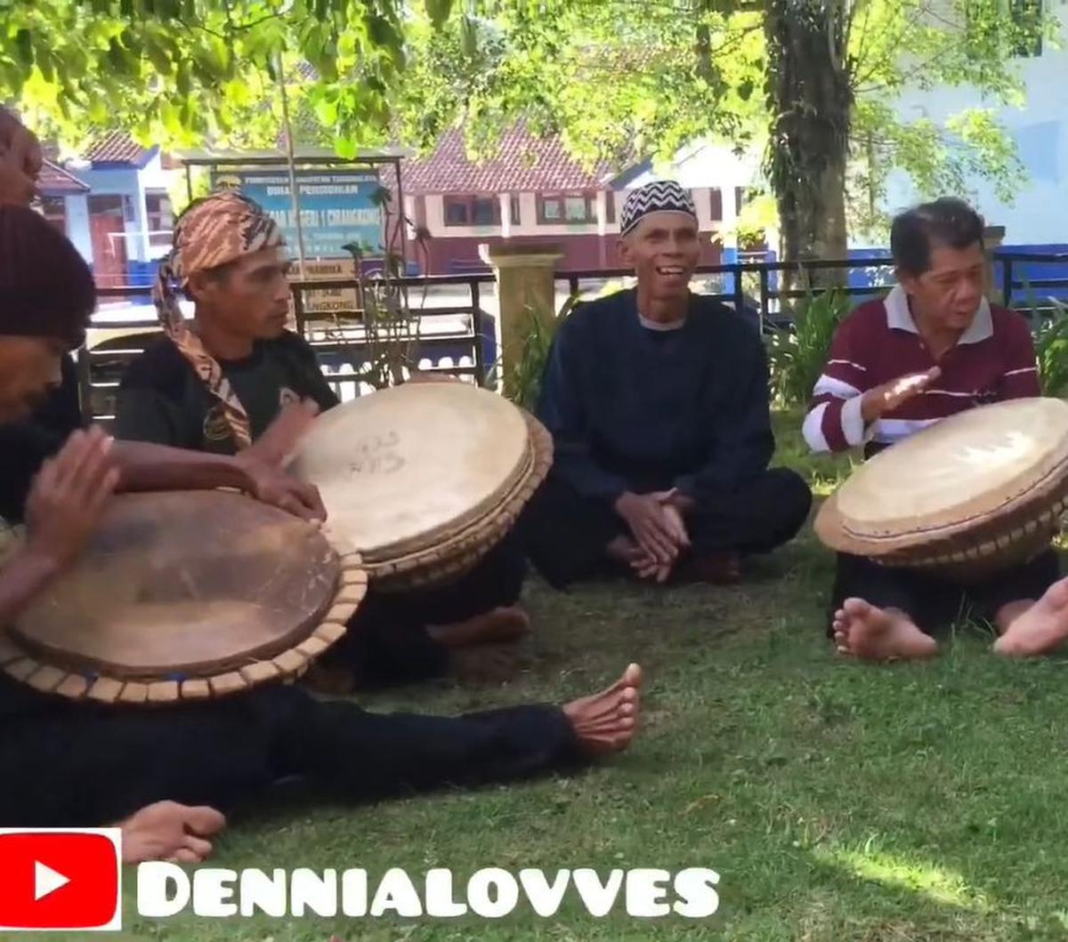 Sedangkan Gebes, ada yang mengartikan sebagai besar. Ini terkait bentuk alat musik pukul yang dimainkan dengan bobot hingga 30 kilogram.