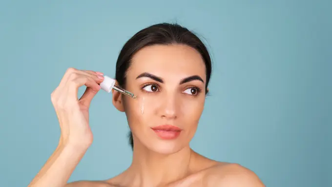 Cara Tepat Menggunakan Oil Serum Sebagai Langkah Terakhir di Skincare Malam